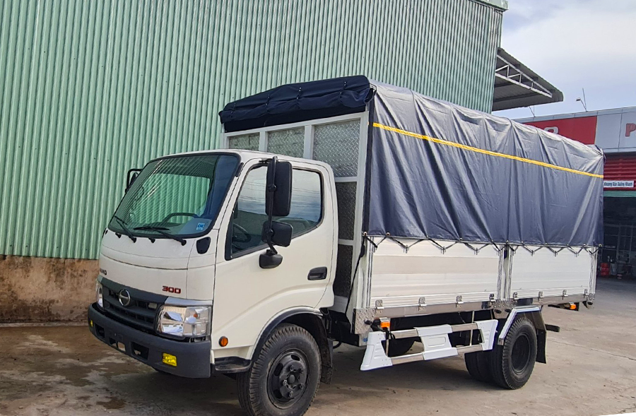 Xe tải Hino 35 tấn XZU720L thùng dài 52m